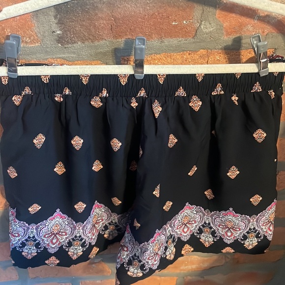 Pull On Printed Shorts - Picture 5 of 5